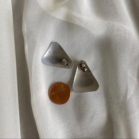 Vintage White Rounded Triangle Metal Earrings - Picture 3 of 3